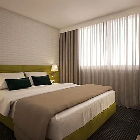 Hotel Masa 5 De Outubro 3*